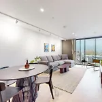 Modern 1 Bed Flat With Balcony In Kensal Green