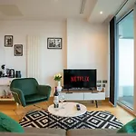 Canary Wharf Luxury Flat W/ View & Terrace