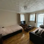 Spacious Bungalow In London, Near Central London, The Excel Centre And The O2, Ideal For Families
