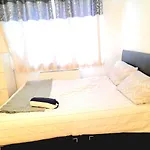 6 Bed House 3 Bathrooms Good Transport Links To London, Free Parking