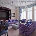 The Apartments By The Sloane Club