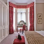 The Apartments By The Sloane Club