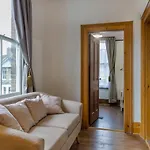 Spacious 5 Bedroom House With Garden + Parking - Amazing Location