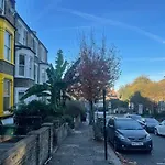 Double Room With Shared Bathroom In Private Self-Contained Flat You Will Share With One Other Person In Family House 2 Minutes Walk From Tufnell Park Tube Station 15 Minutes Walk From Camden Town