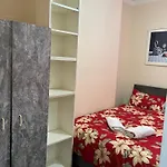 Small Cosy 2 Room Flat With 2 Double Beds