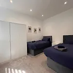Star London Finchley Road 3-Bed Oasis With Garden