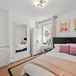 Bright 2 Bed Perfect Central Hub