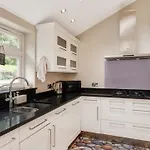 Cosy Luxurious Family Home