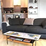Trendy 2Bd Flat In West Hampstead