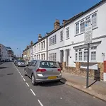 Luxury 3 Bedroom 2 Bathroom House, Fulham By 360Stays