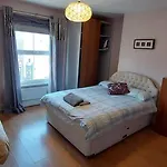Nice 3 Bedroom House Ealing