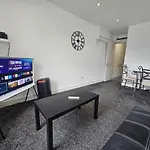 Double Bedrooms In Spacious And Modern Home