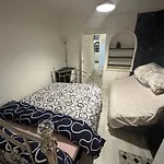 4 Double Bed Family Home 15 Mins From Central Ldn