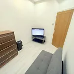 2-Bedroom Apartment In Tooting