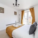 Newly Refurbished 2Br Flat Near Excel Centre