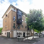 Newly Refurbished 2Br Flat Near Excel Centre