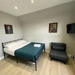 Holloway Suites - Next To Emirates Stadium - Private Bathroom - Shared Kitchen