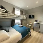 Holloway Suites - Next To Emirates Stadium - Private Bathroom - Shared Kitchen