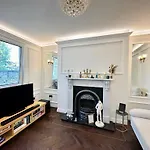 Stunning 2 Bed In Kensington