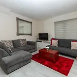 Bright & Contemporary 1Bedroom Annexe - Herne Hill!