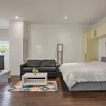 Cosy & Modern Studio