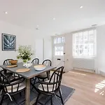 Divine 3 Bed House In Battersea