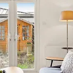 Stunning 2 Bedroom Flat & Garden, Central London