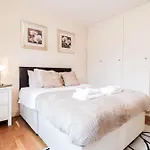 Bright And Well-Kept 2 Bed Flat! Russell Square