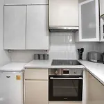 Cozy 1-Bed Apartment Close To Lcy & Excel