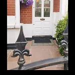 Homestay, Upmarket, Wimbledon & Southfields; Beside Tube;