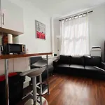 3-Bed Apartment In King\'S Cross Central London