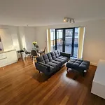 New Lux 1 Or 2 Bed Flats + Car Park + 5Min Tube + Fast Wifi