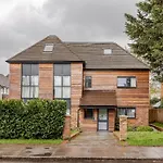 New Lux 1 Or 2 Bed Flats + Car Park + 5Min Tube + Fast Wifi