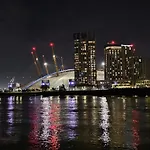 Luxury Apartment In Canary Wharf