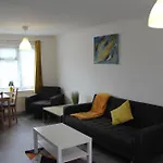 Coolfin House-Close To Excel, Contractors, Relocators, Paid Parking