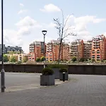 Livestay-Stunning Apartment With Private Balcony & River Views