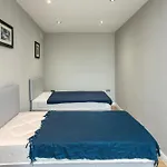 Cosy 2-Beds, Shepherd Bush