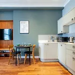 Bright & Modern 1Bdr Flat Near Lakeside Road