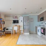 Spacious Studio Apartment In Kennington