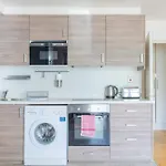 Spacious Studio Apartment In Kennington