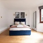 Spacious 1 Bed Mayfair Apartment With Balcony
