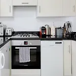 Stylish Apartment With Private Rooftop In Covent Garden