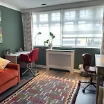 Wimbledon Tennis House With Hot Tub; 4 Minute Walk
