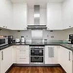 Londwell, Canary Wharf River Thames Balcony Suite