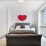 Cosy Stay Near O2