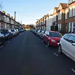 Bedroom Flat Colliers Wood