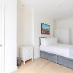 Beautifully Presented 2Bd Flat Wpatio- Kensington