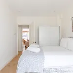 Beautifully Presented 2Bd Flat Wpatio- Kensington