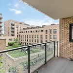 Beautiful Large 3 Bed 2 Bath Flat In Stratford