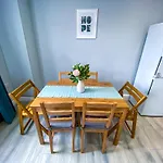 Modern 1-Bedroom Flat, 5 Guest, London - F2